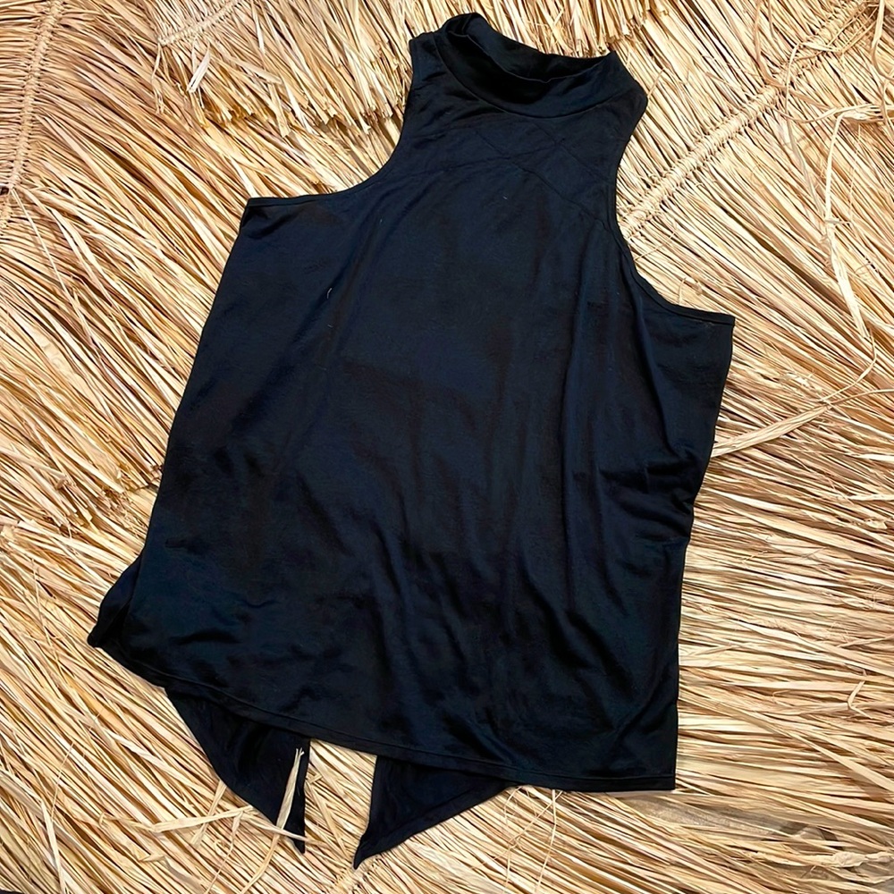 prana tank.  black. medium